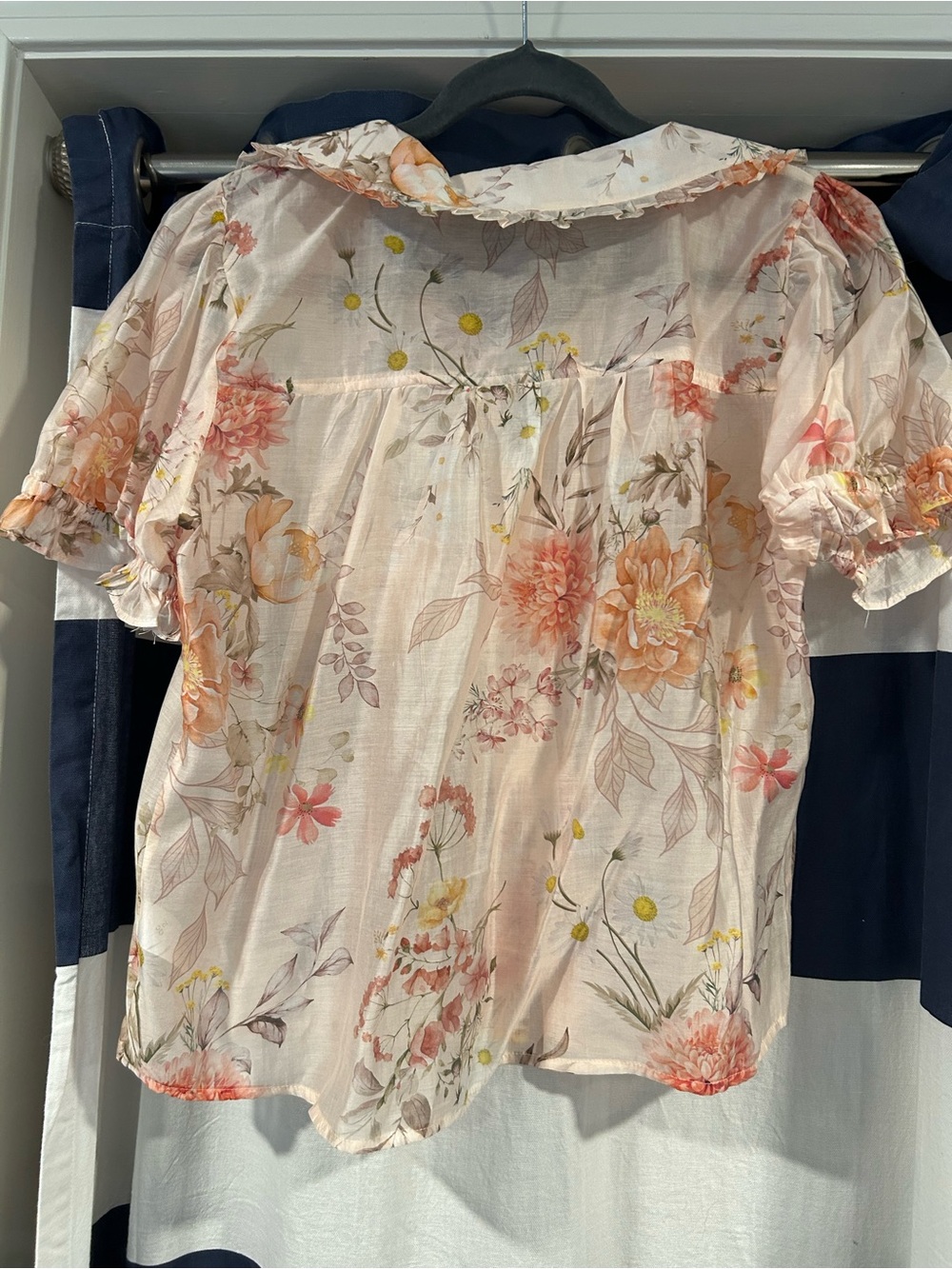 Light Pink Floral Ruffle-Collar Blouse - Picture 3 of 4